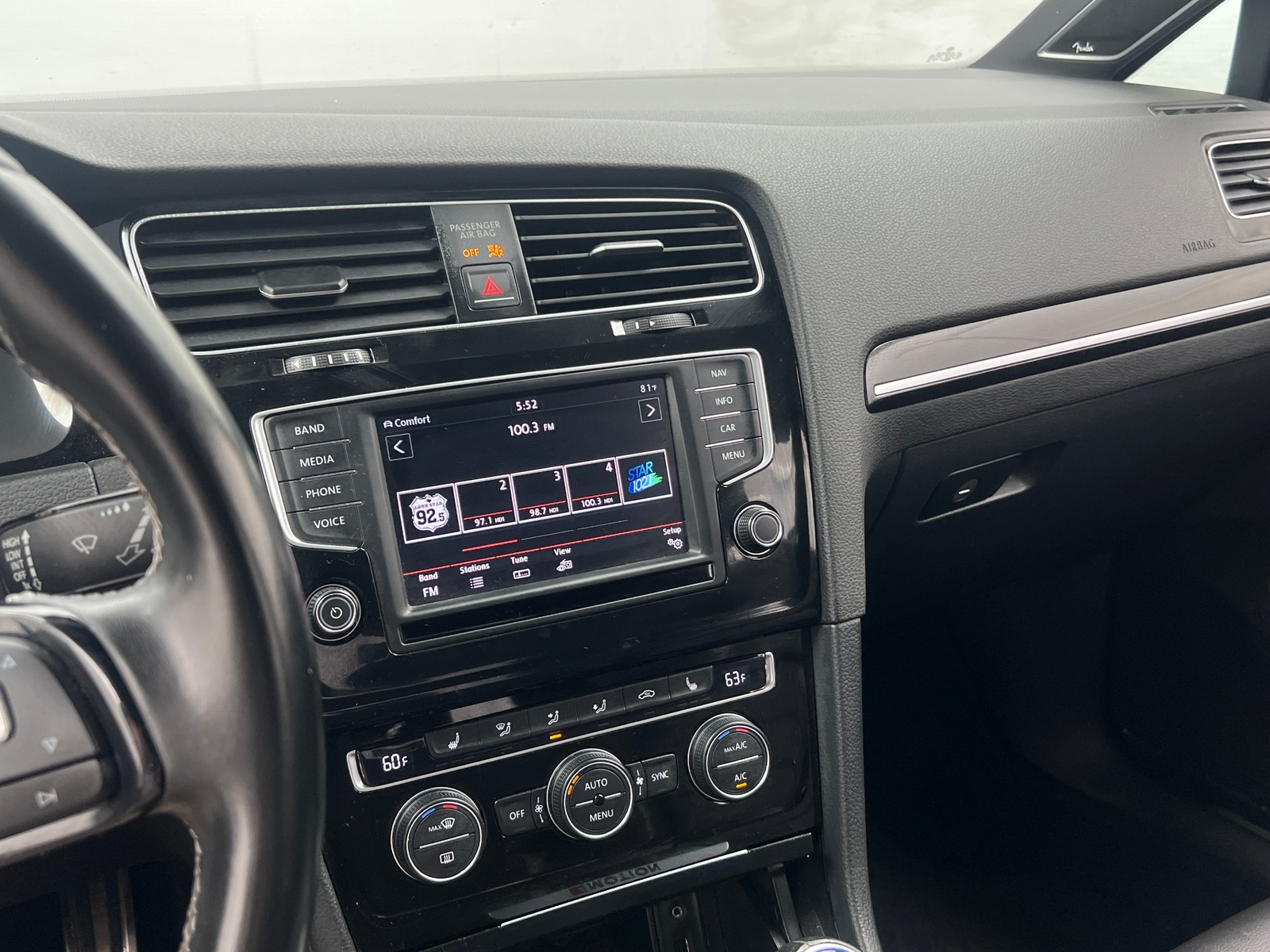 Thumbnail: 2016 Volkswagen Golf - 3