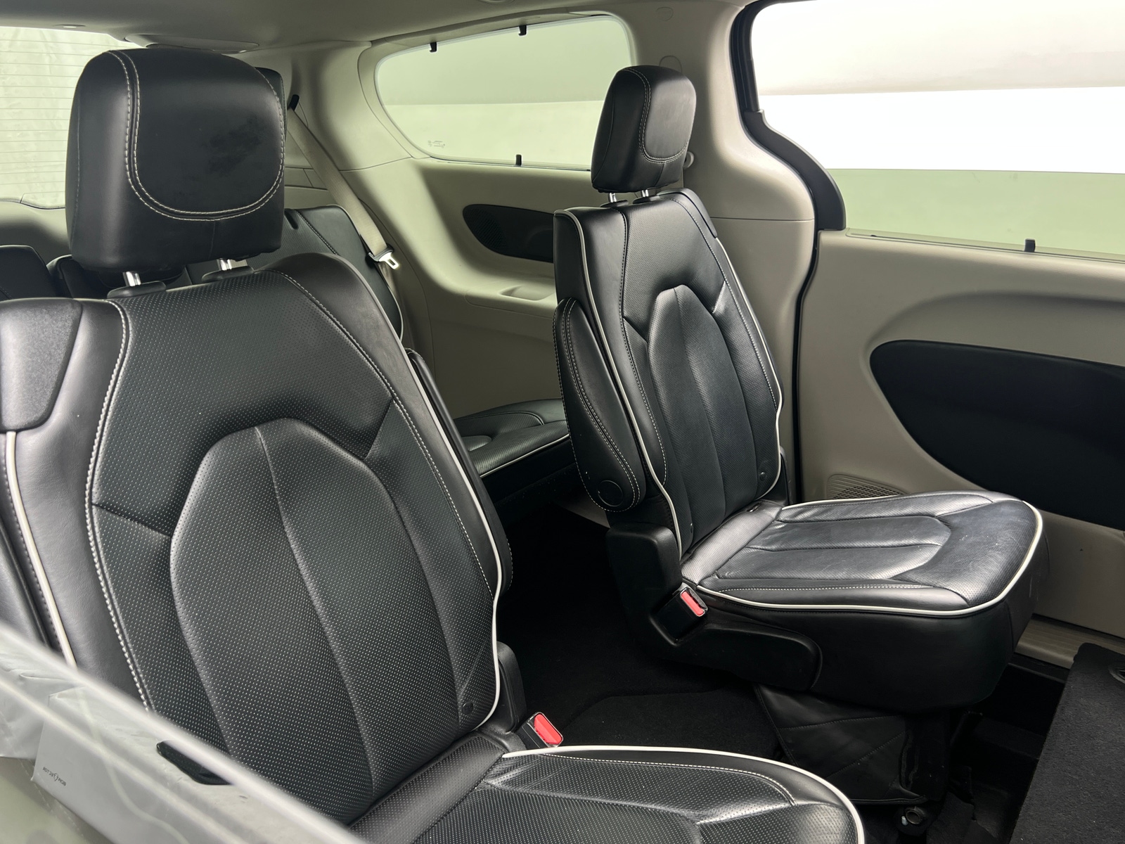 Thumbnail: 2023 Chrysler Pacifica - 5