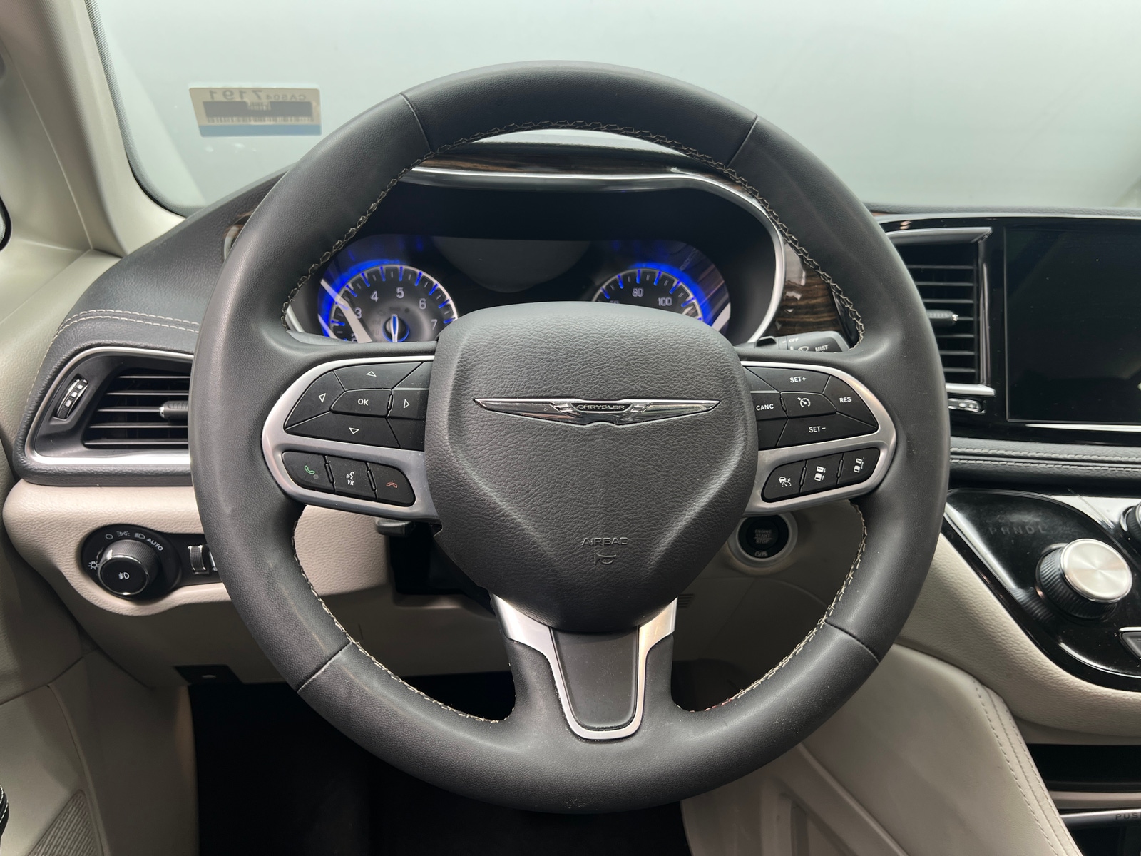 Thumbnail: 2023 Chrysler Pacifica - 4