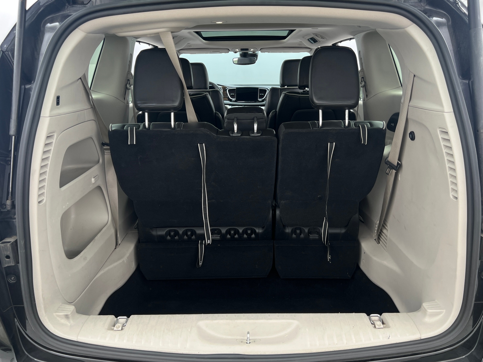 Thumbnail: 2023 Chrysler Pacifica - 6