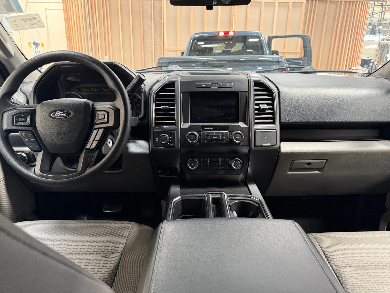 Thumbnail: 2020 Ford Econoline - 3