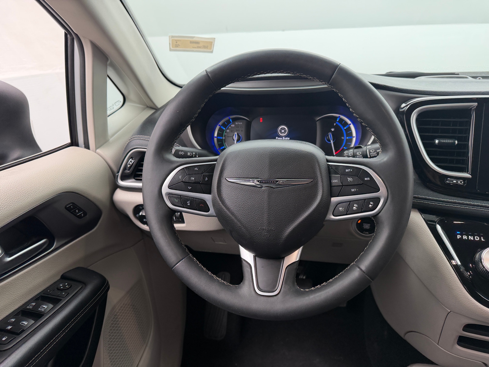 Thumbnail: 2023 Chrysler Pacifica - 4