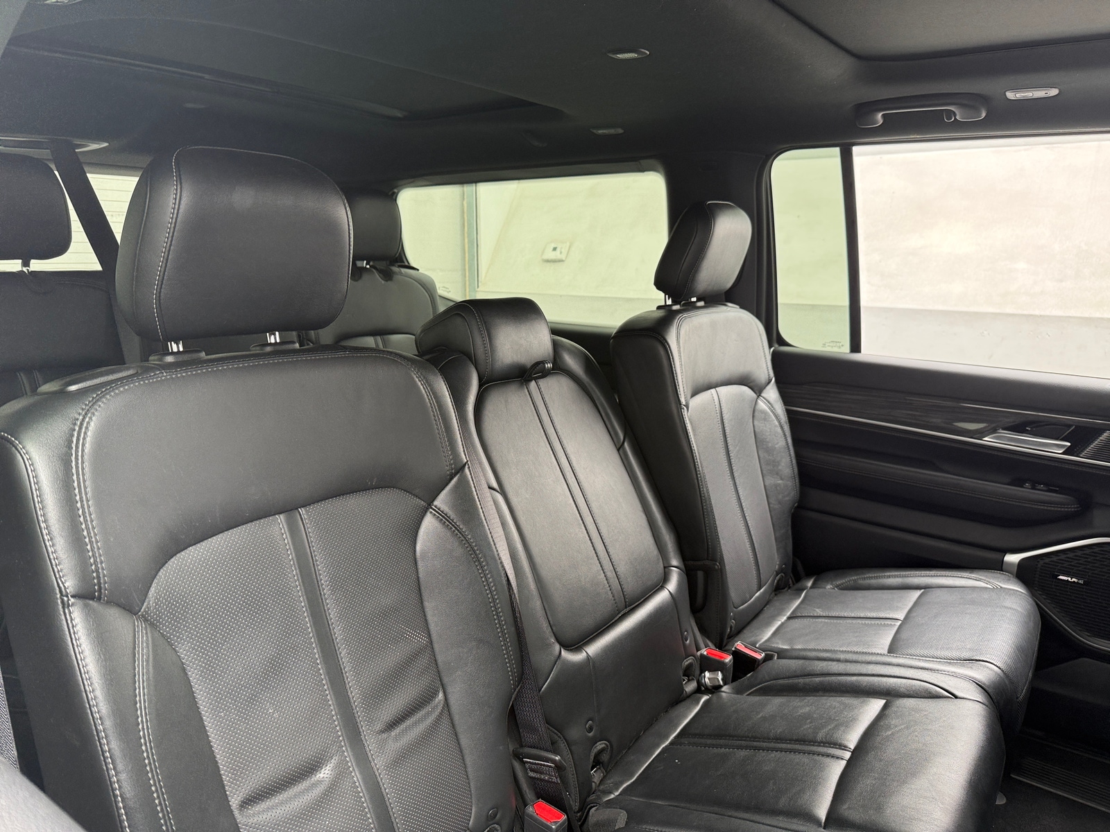Thumbnail: 2022 Jeep Wagoneer - 5