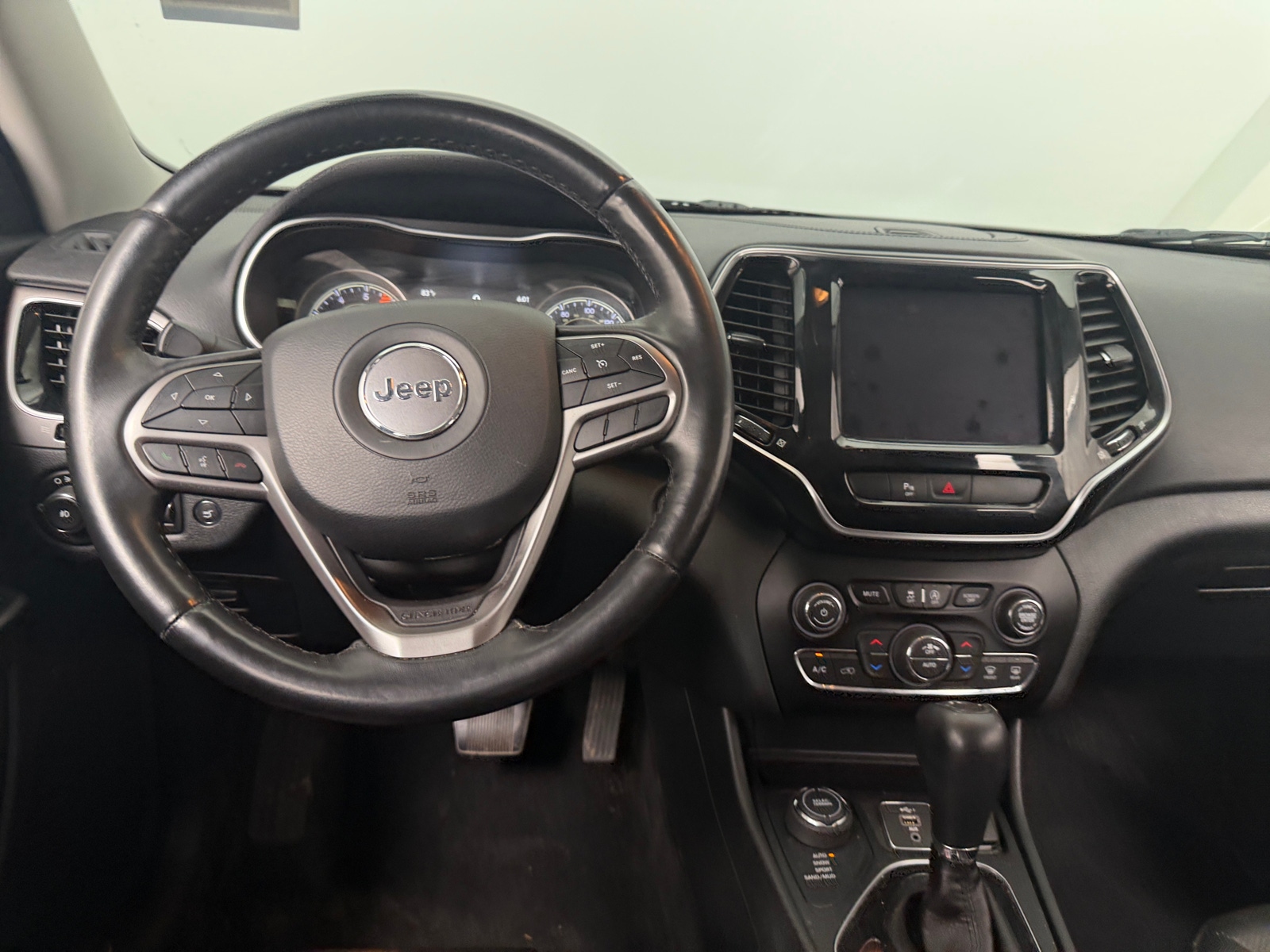 Thumbnail: 2019 Jeep Cherokee - 4