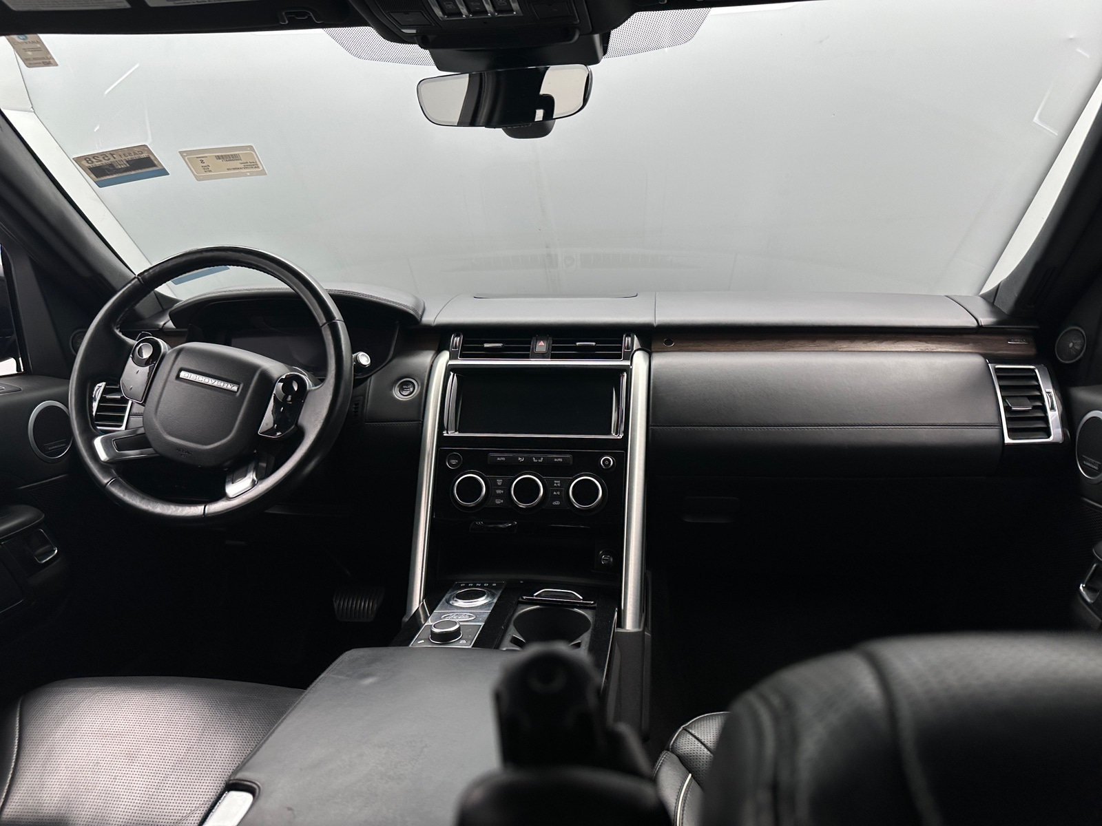 Thumbnail: 2019 Land Rover Discovery - 3