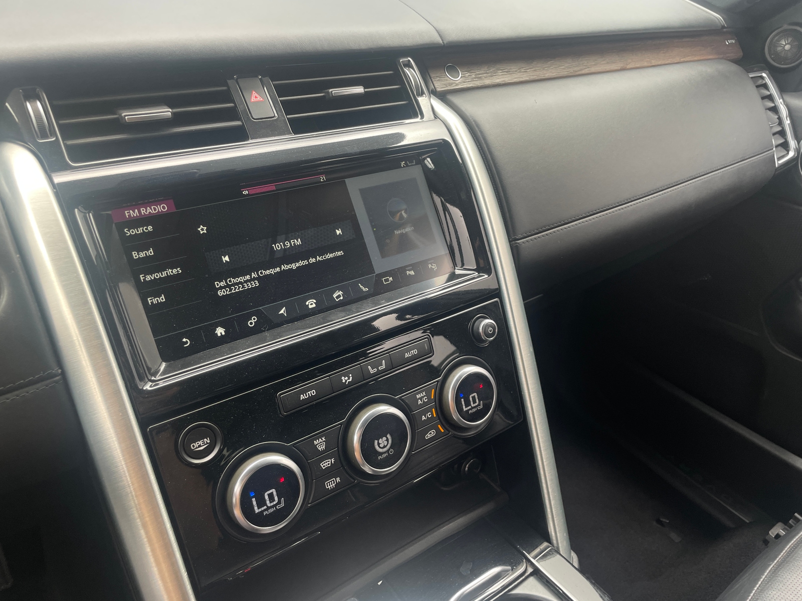 Thumbnail: 2019 Land Rover Discovery - 4