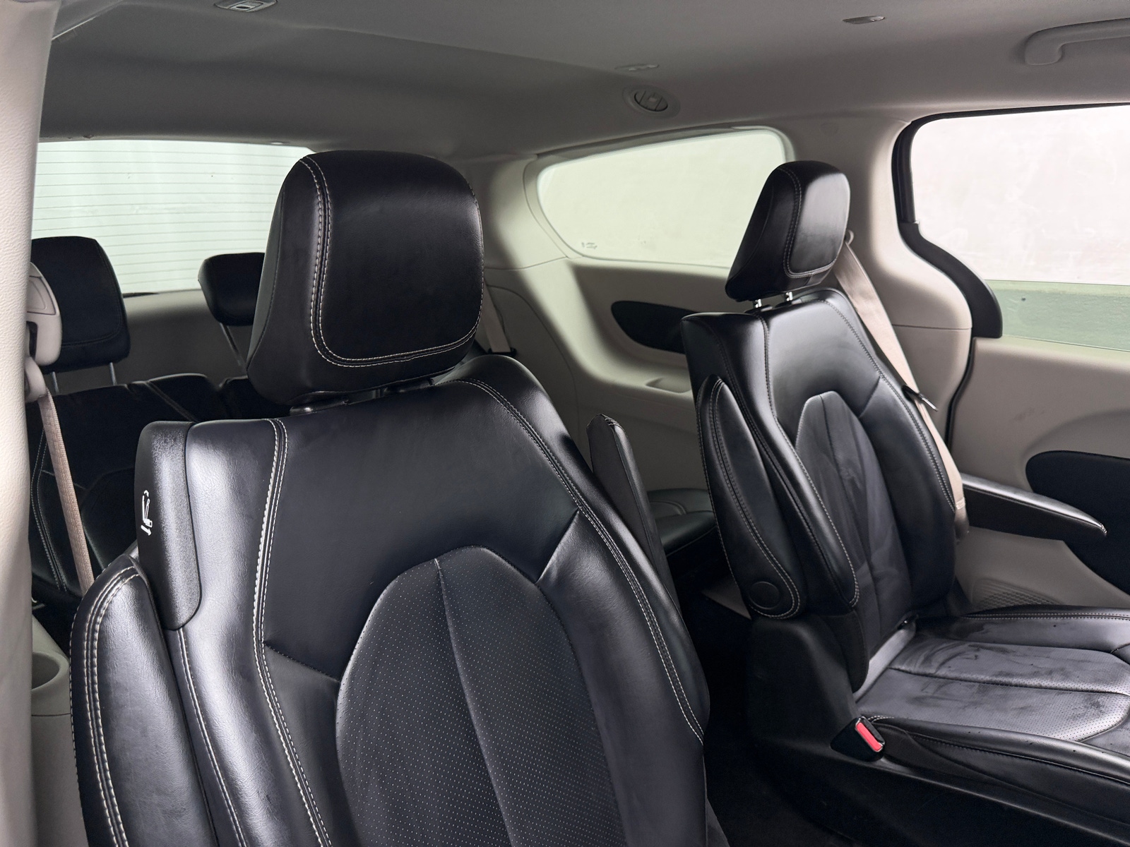 Thumbnail: 2023 Chrysler Pacifica - 5