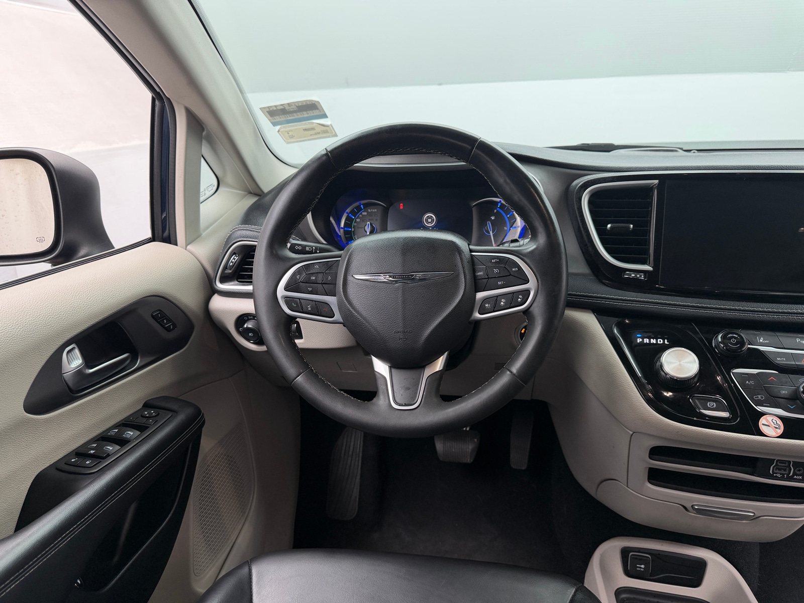 Thumbnail: 2023 Chrysler Pacifica - 4