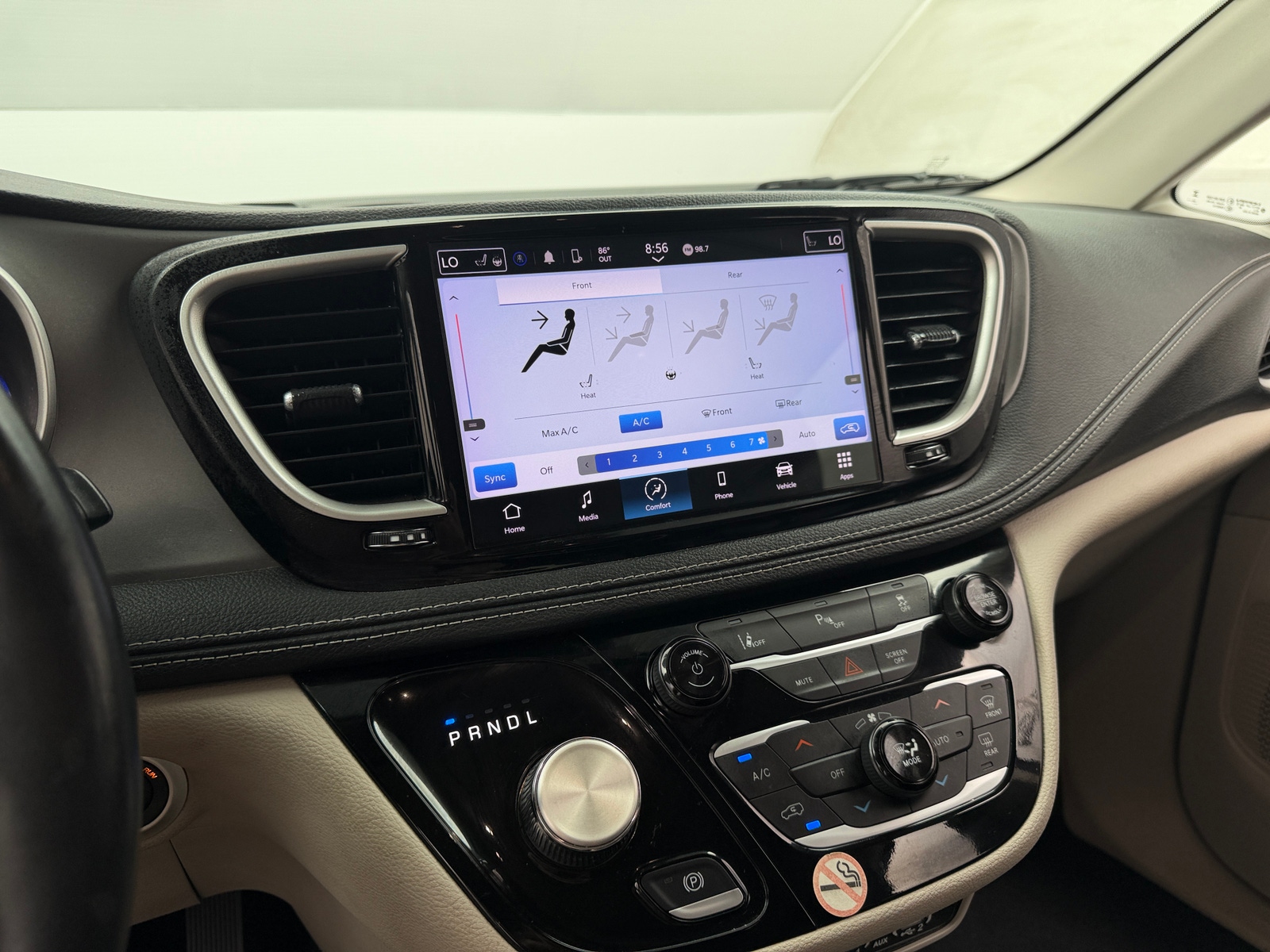Thumbnail: 2023 Chrysler Pacifica - 3
