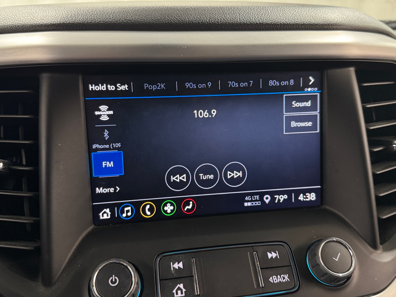 Thumbnail: 2022 GMC Acadia - 4