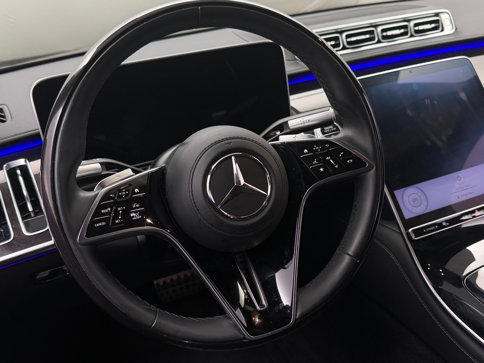 Thumbnail: 2023 Mercedes-Benz S-Class - 4
