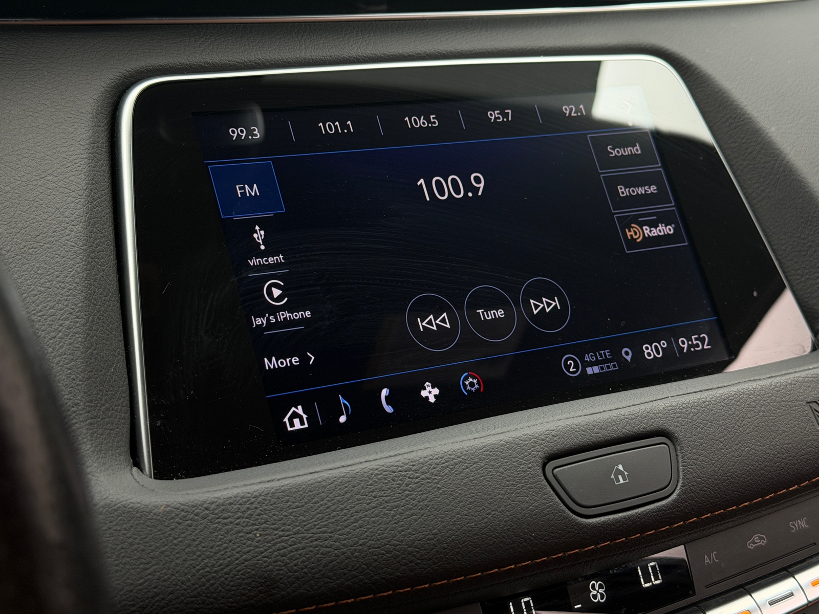 Thumbnail: 2021 Cadillac XT4 - 3