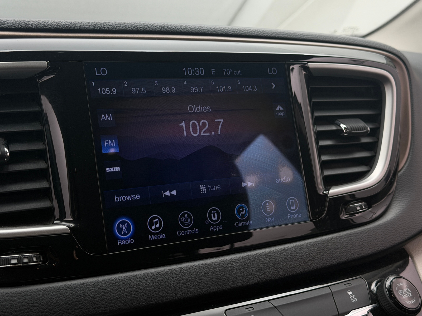 Thumbnail: 2017 Chrysler Pacifica - 3
