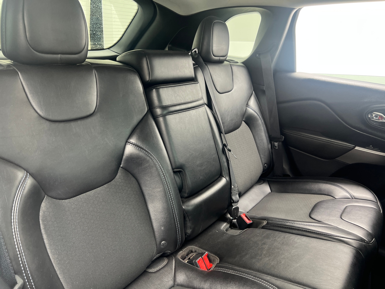 Thumbnail: 2019 Jeep Cherokee - 6