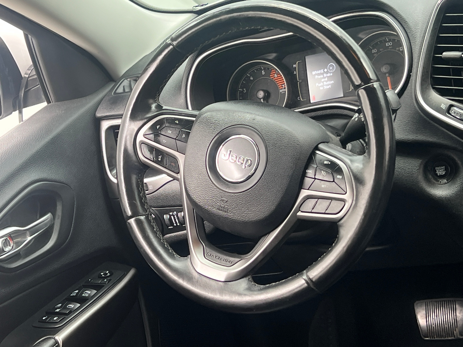 Thumbnail: 2019 Jeep Cherokee - 5