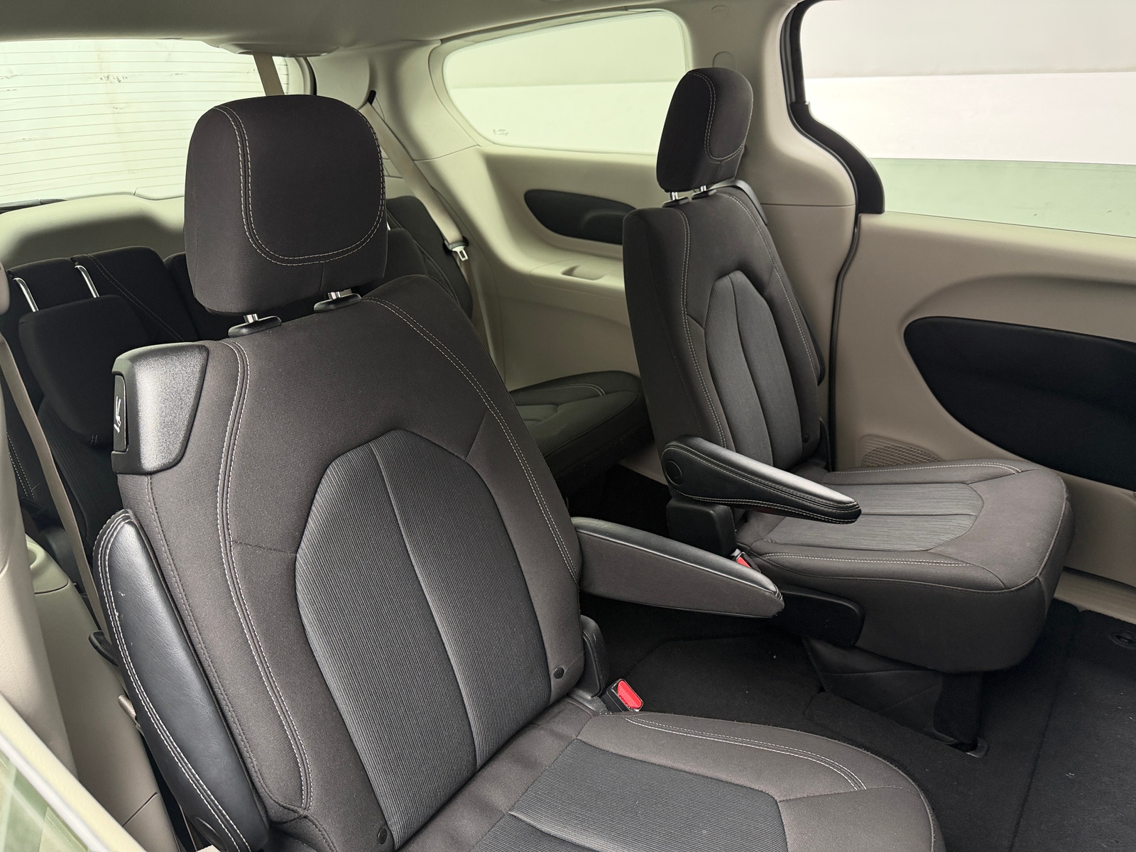 Thumbnail: 2023 Chrysler Voyager - 6
