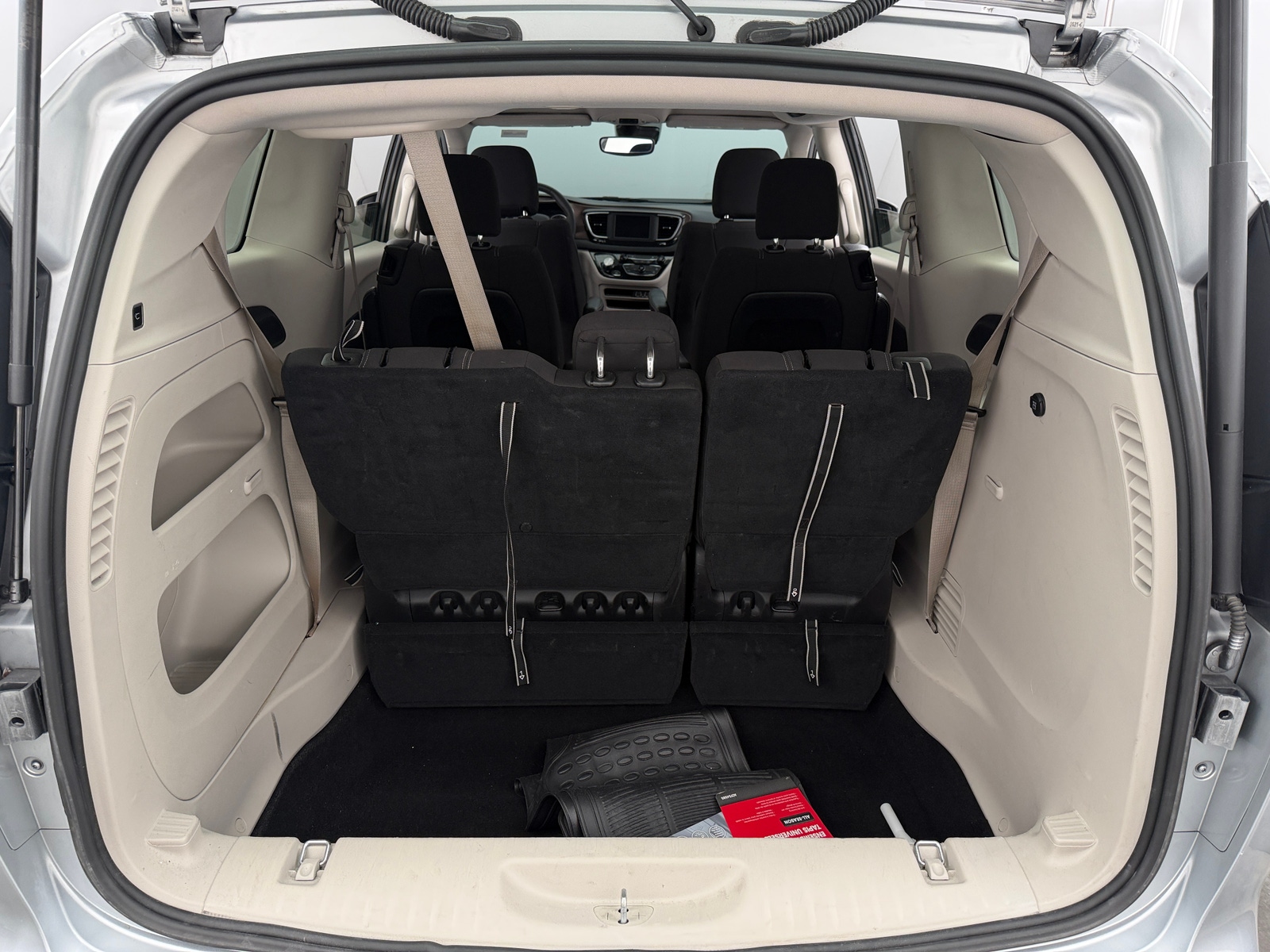 Thumbnail: 2023 Chrysler Voyager - 7