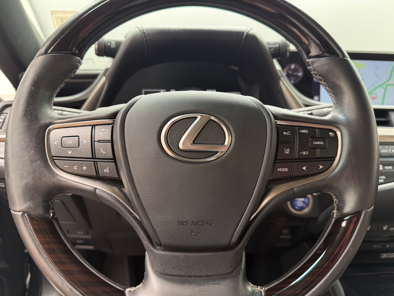 Thumbnail: 2020 Lexus ES - 4