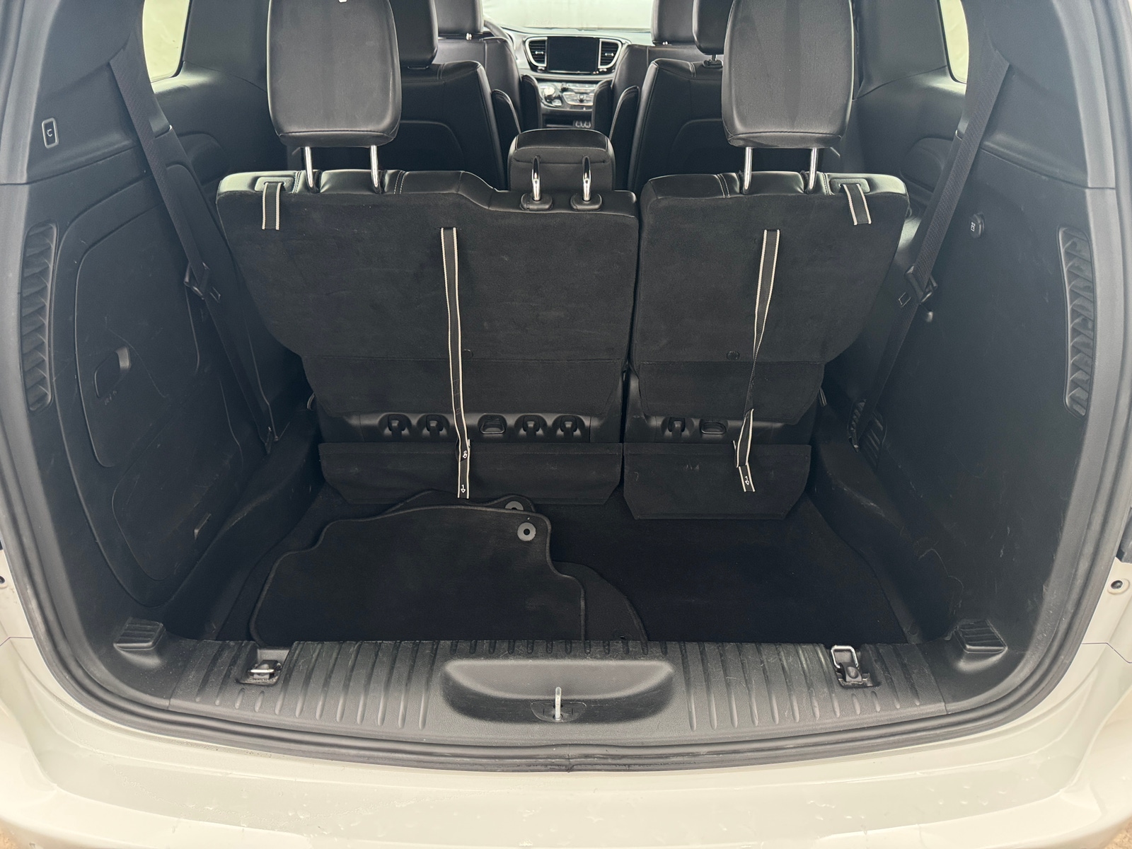 Thumbnail: 2024 Chrysler Pacifica - 6