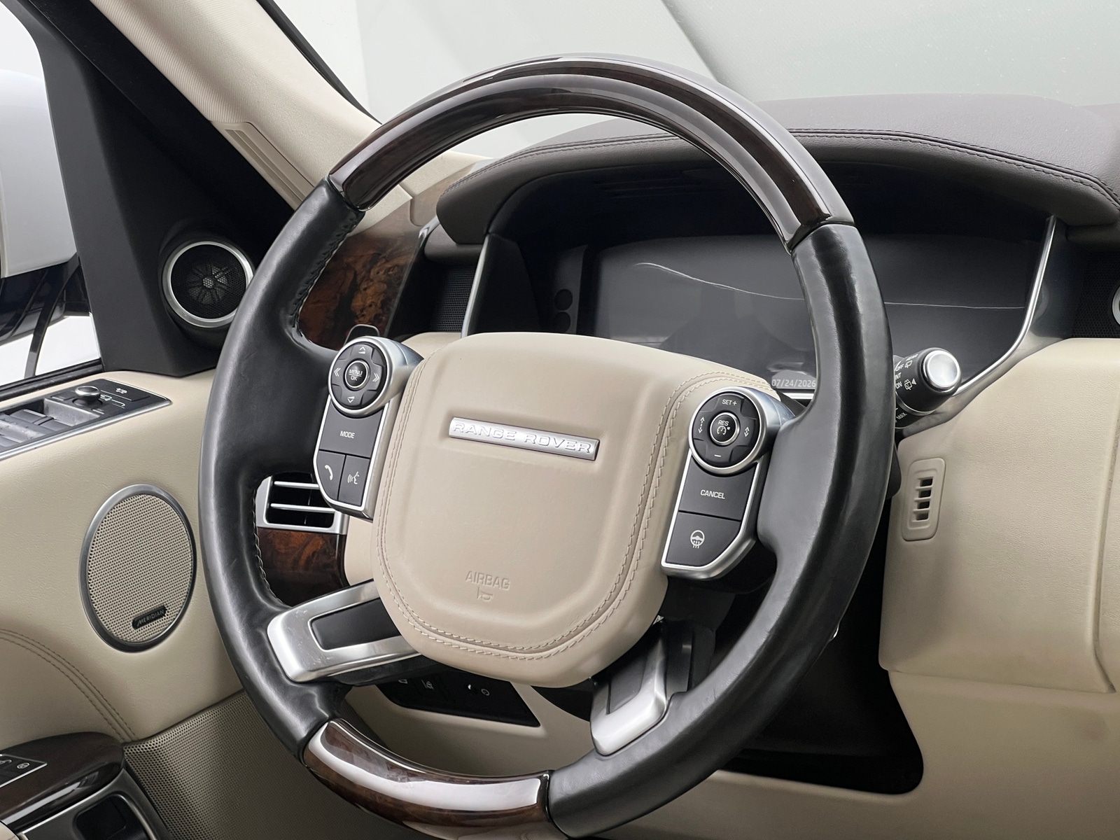 Thumbnail: 2017 Land Rover Range Rover - 4