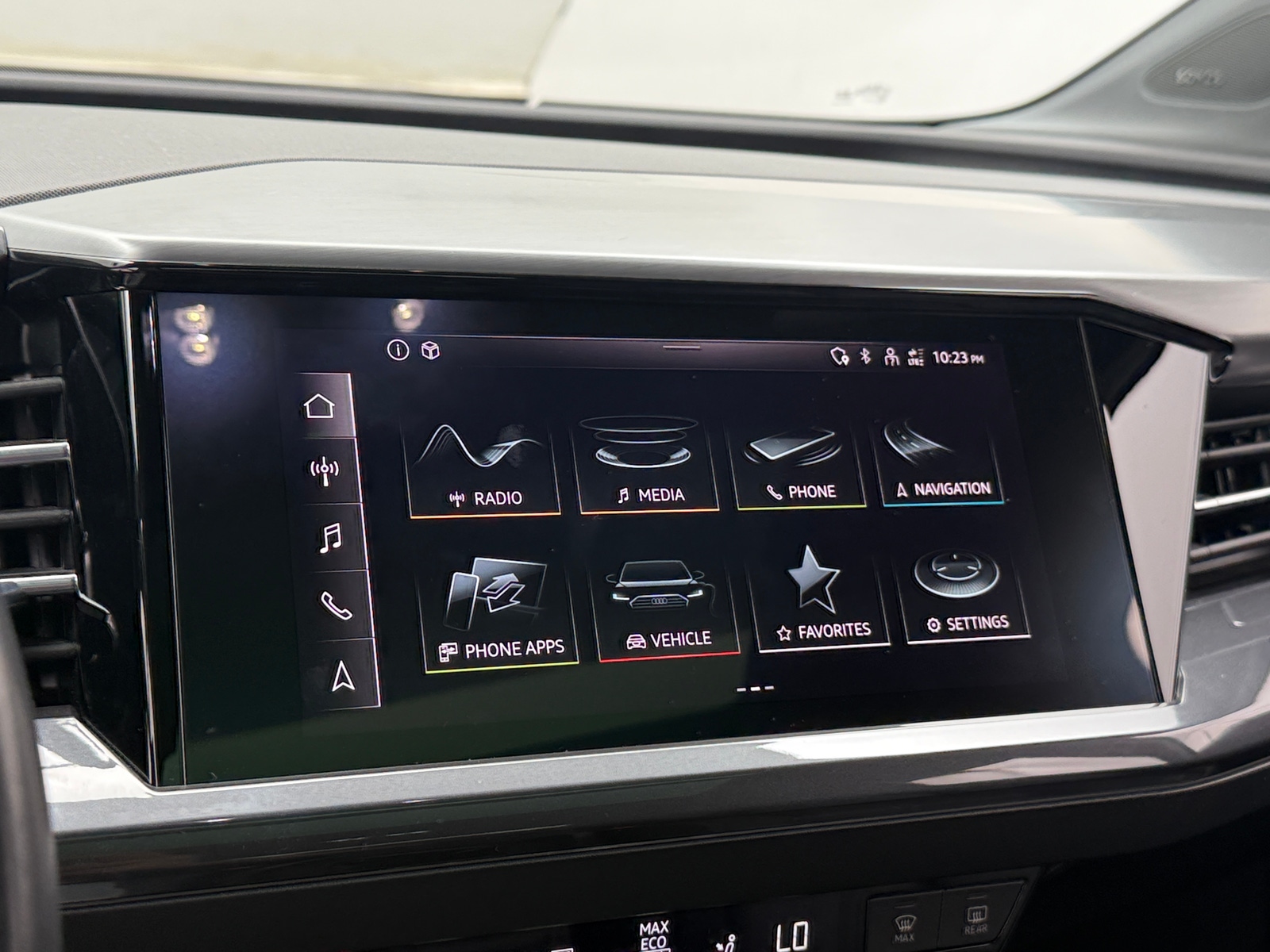 Thumbnail: 2022 Audi Q4 e-tron - 3