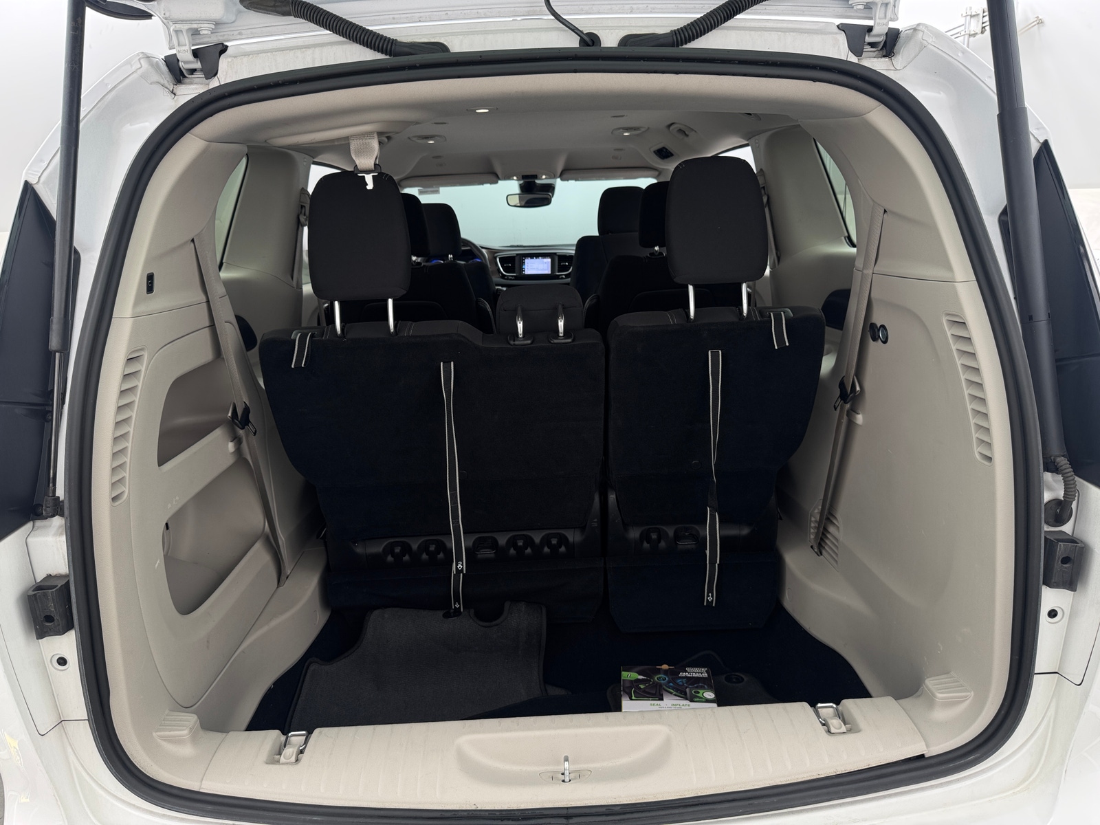 Thumbnail: 2024 Chrysler Voyager - 7