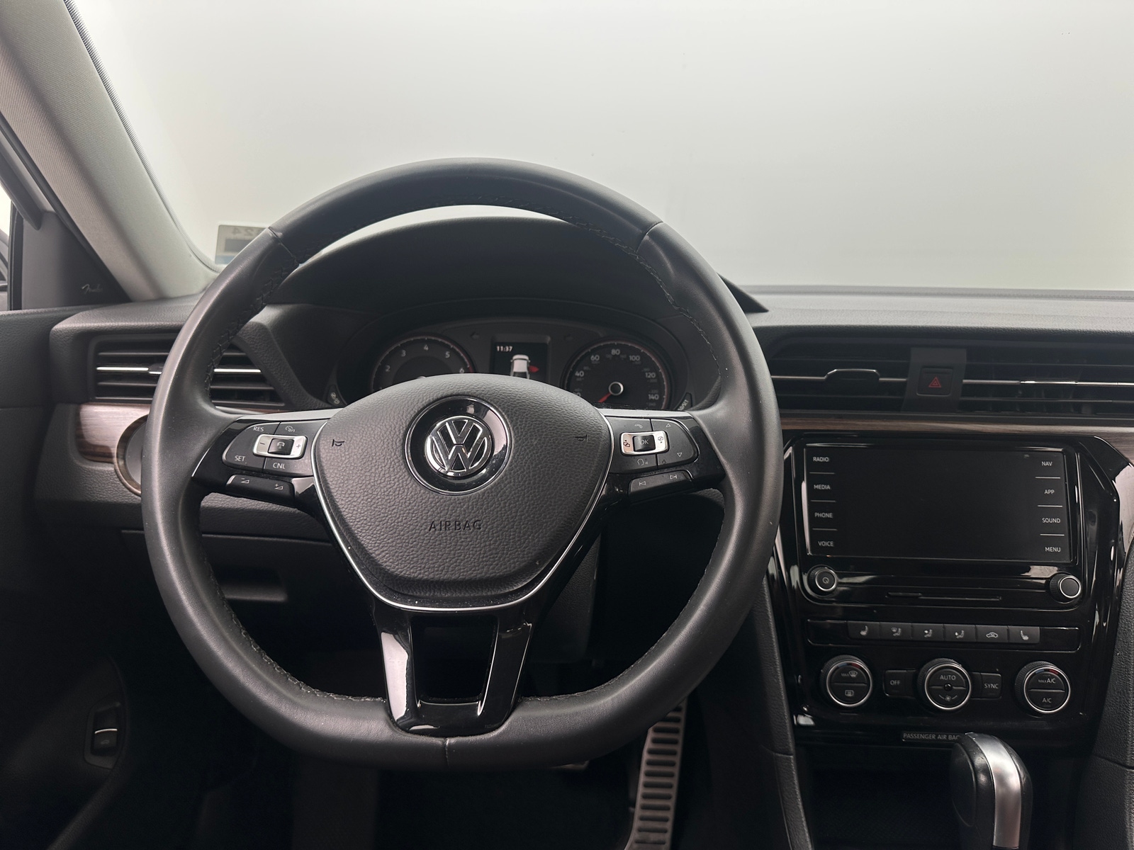 Thumbnail: 2022 Volkswagen Passat - 4