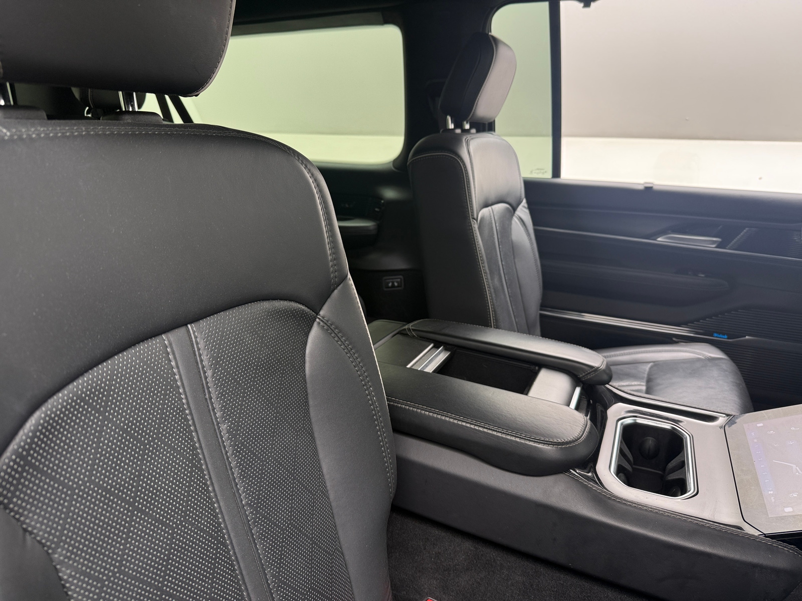 Thumbnail: 2024 Jeep Grand Wagoneer L - 5