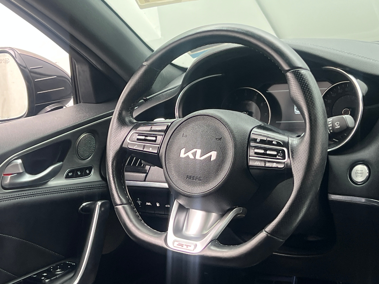 Thumbnail: 2023 Kia Stinger - 4