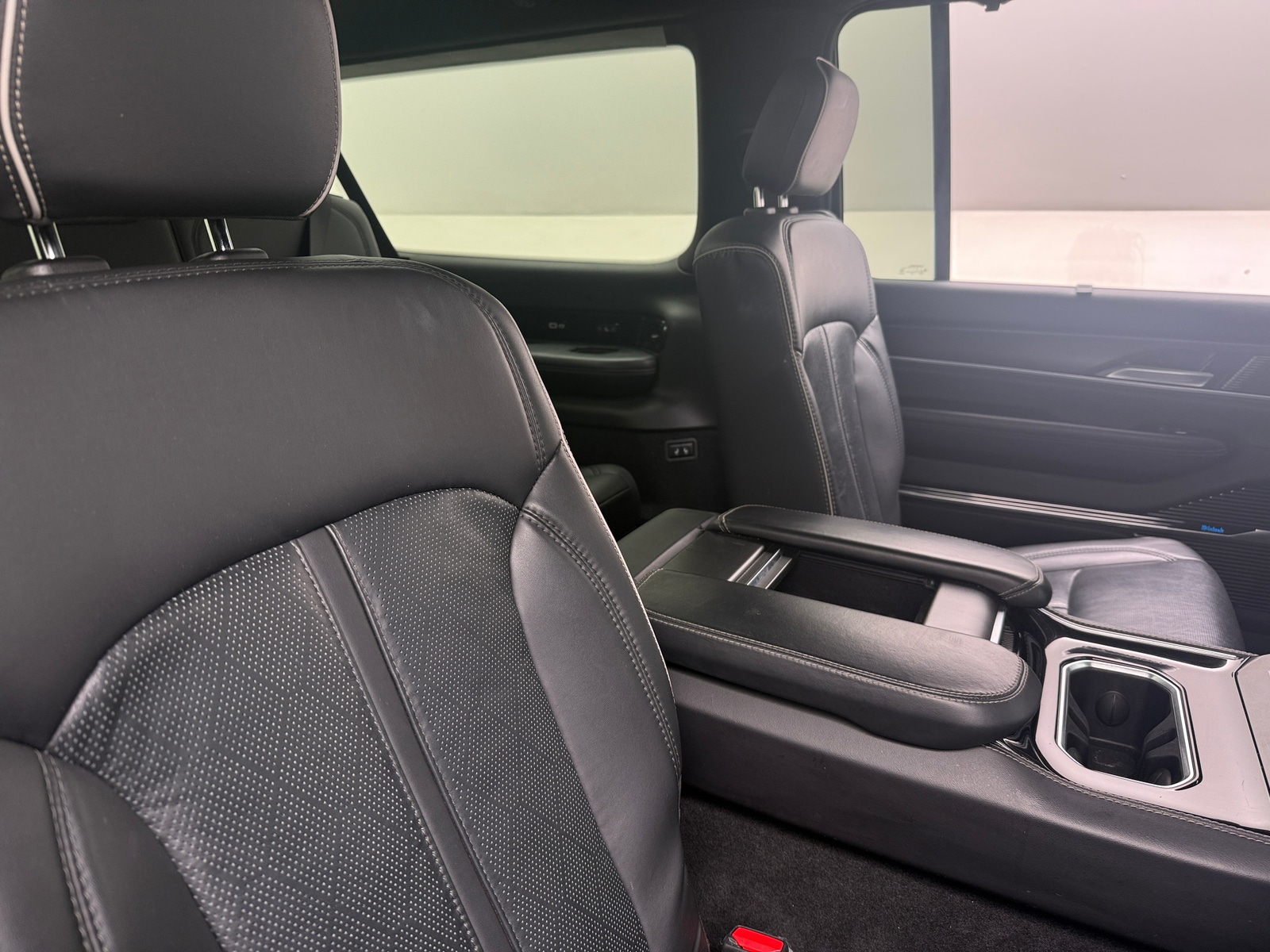 Thumbnail: 2024 Jeep Grand Wagoneer L - 5