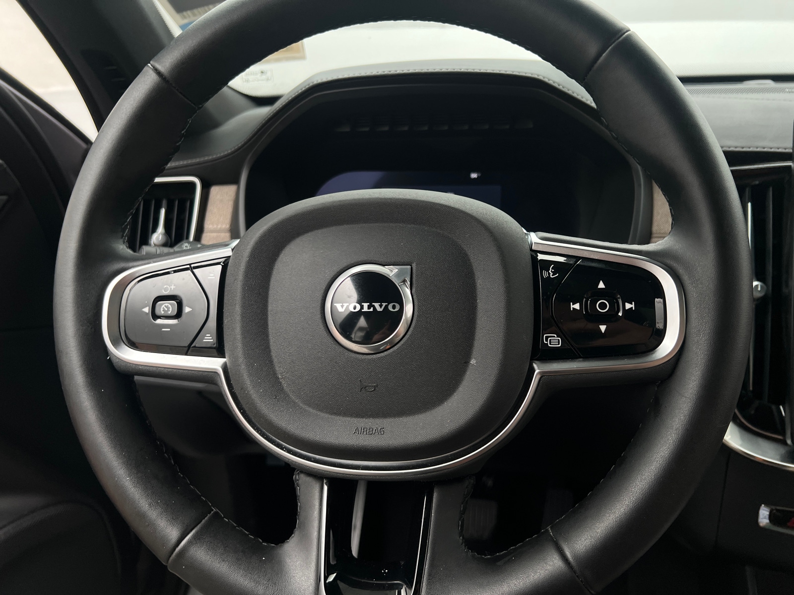 Thumbnail: 2026 Volvo XC90 - 4
