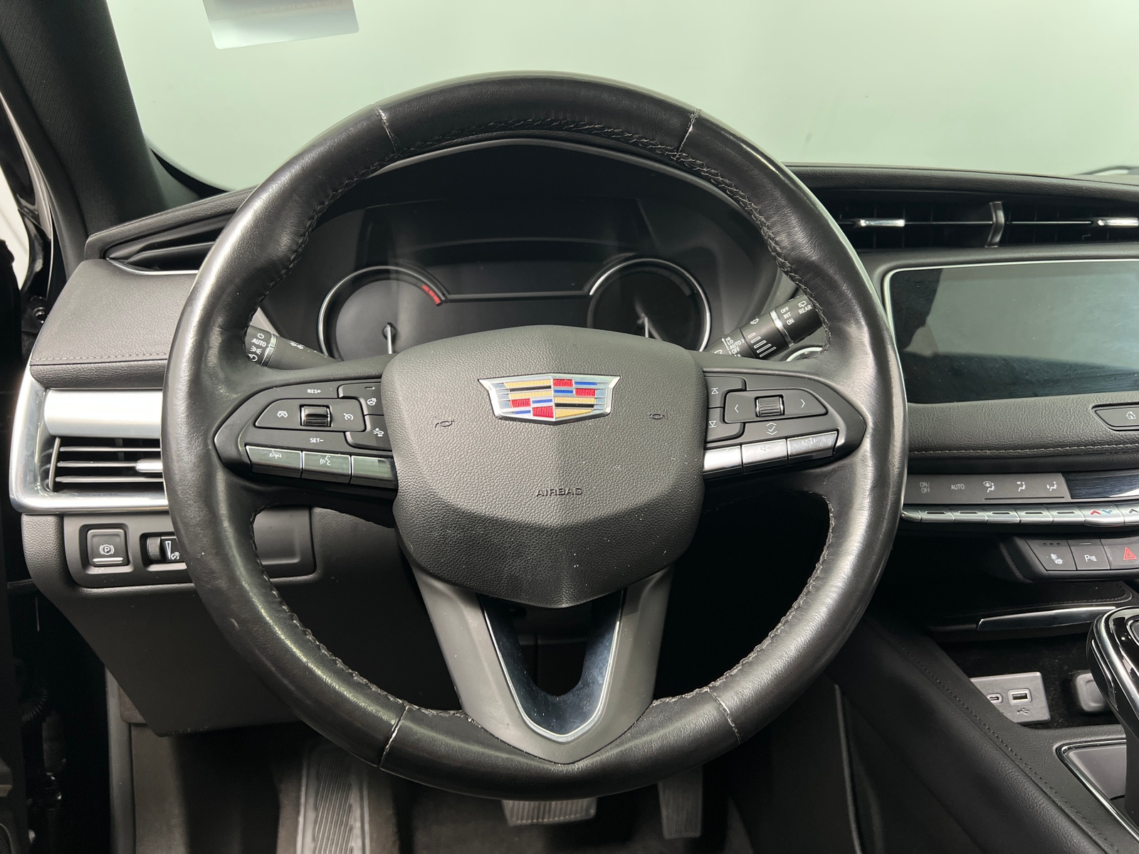 Thumbnail: 2023 Cadillac XT4 - 4