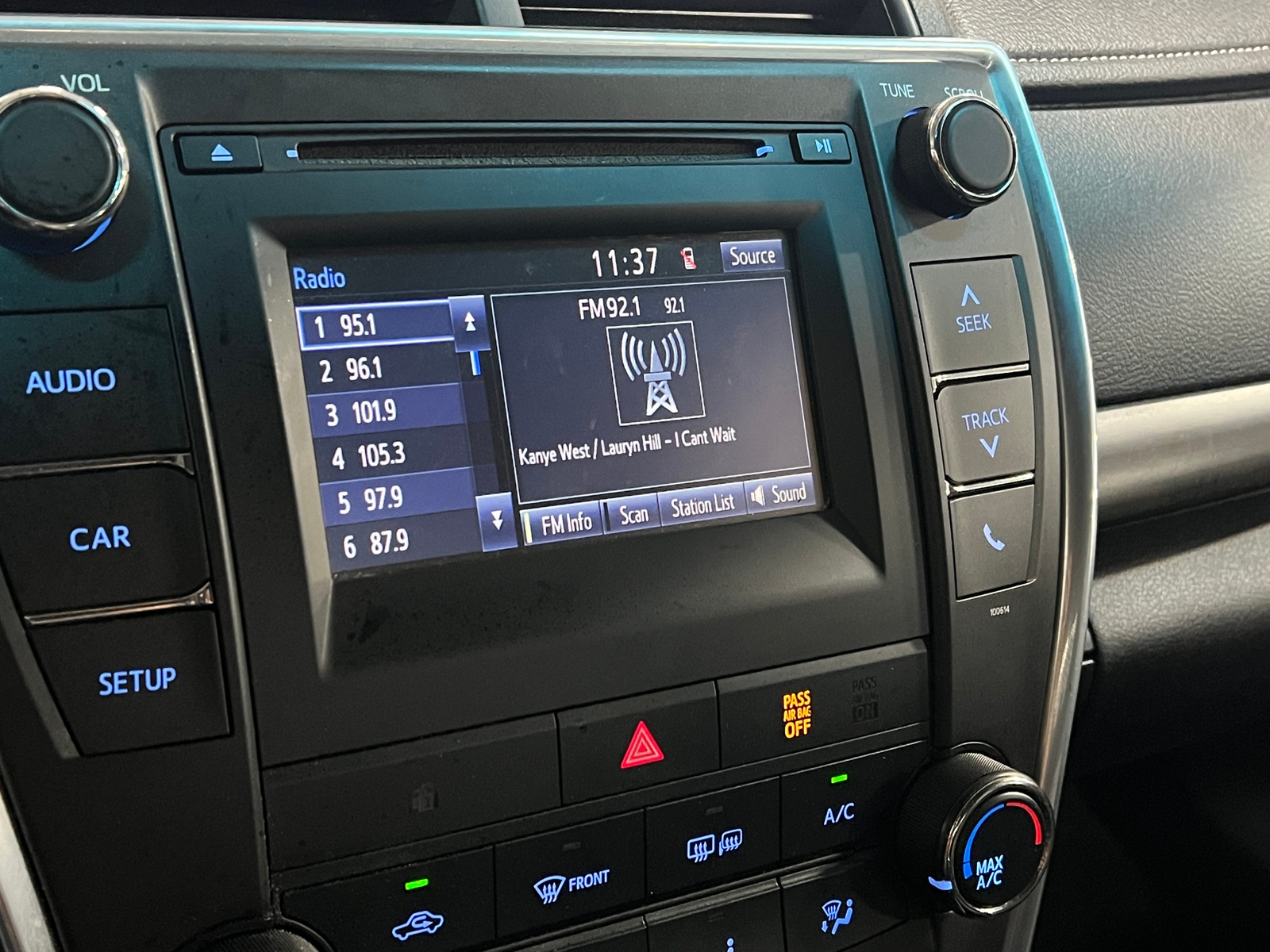 Thumbnail: 2016 Toyota Camry - 4