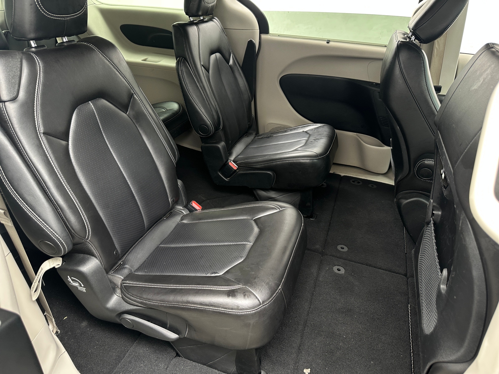Thumbnail: 2023 Chrysler Pacifica - 5