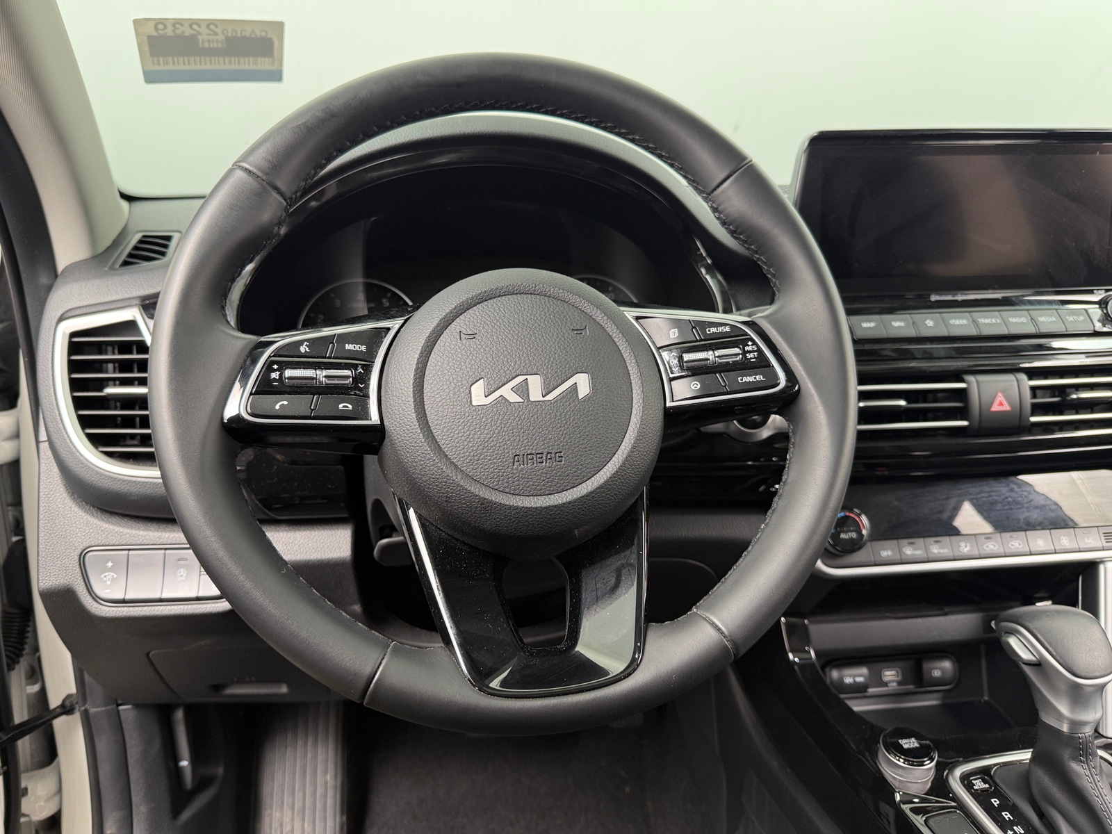 Thumbnail: 2023 Kia Seltos - 4