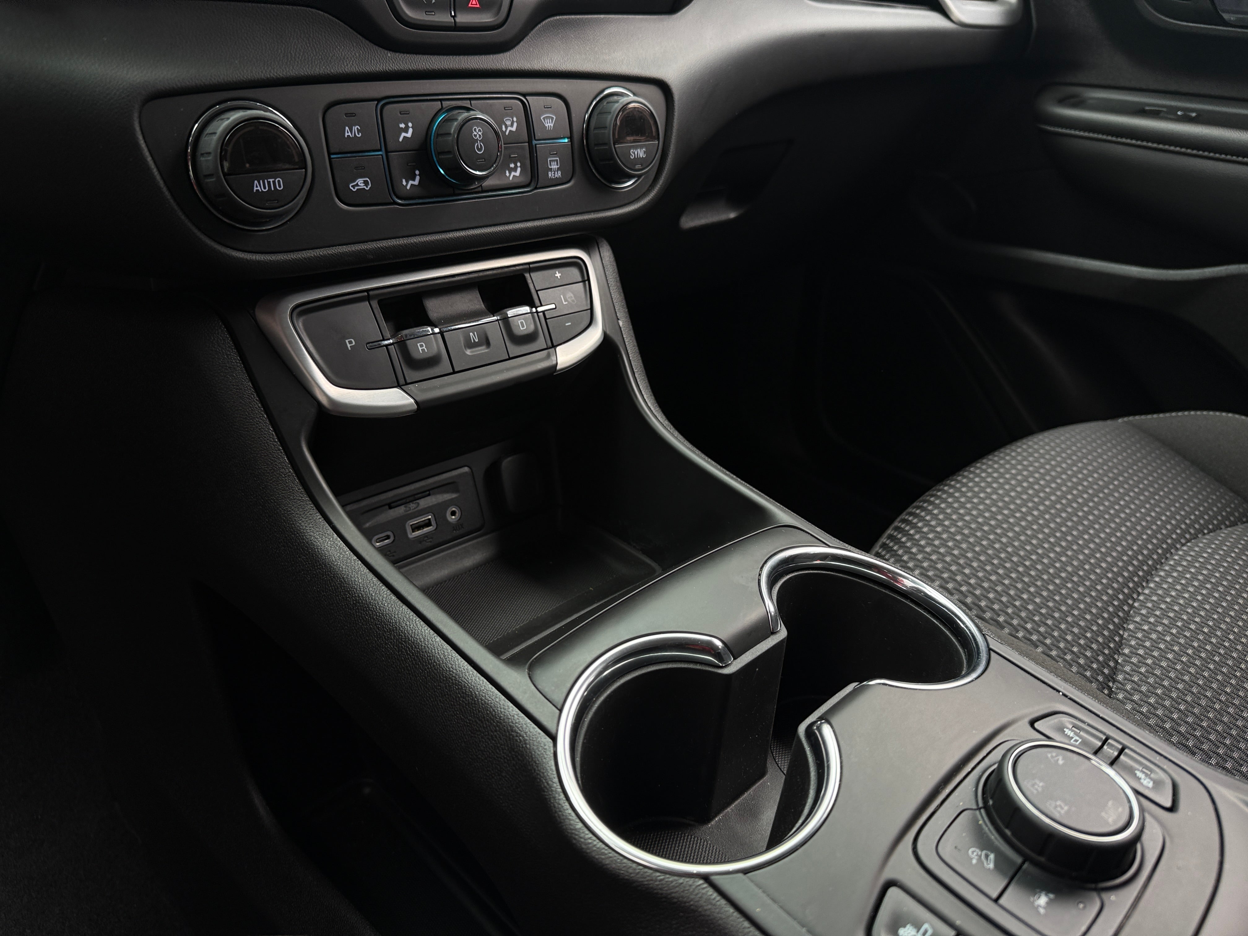 2023 GMC Terrain SLE - Photo 7