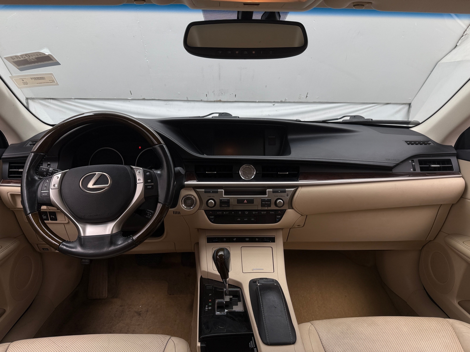 Thumbnail: 2015 Lexus ES - 3