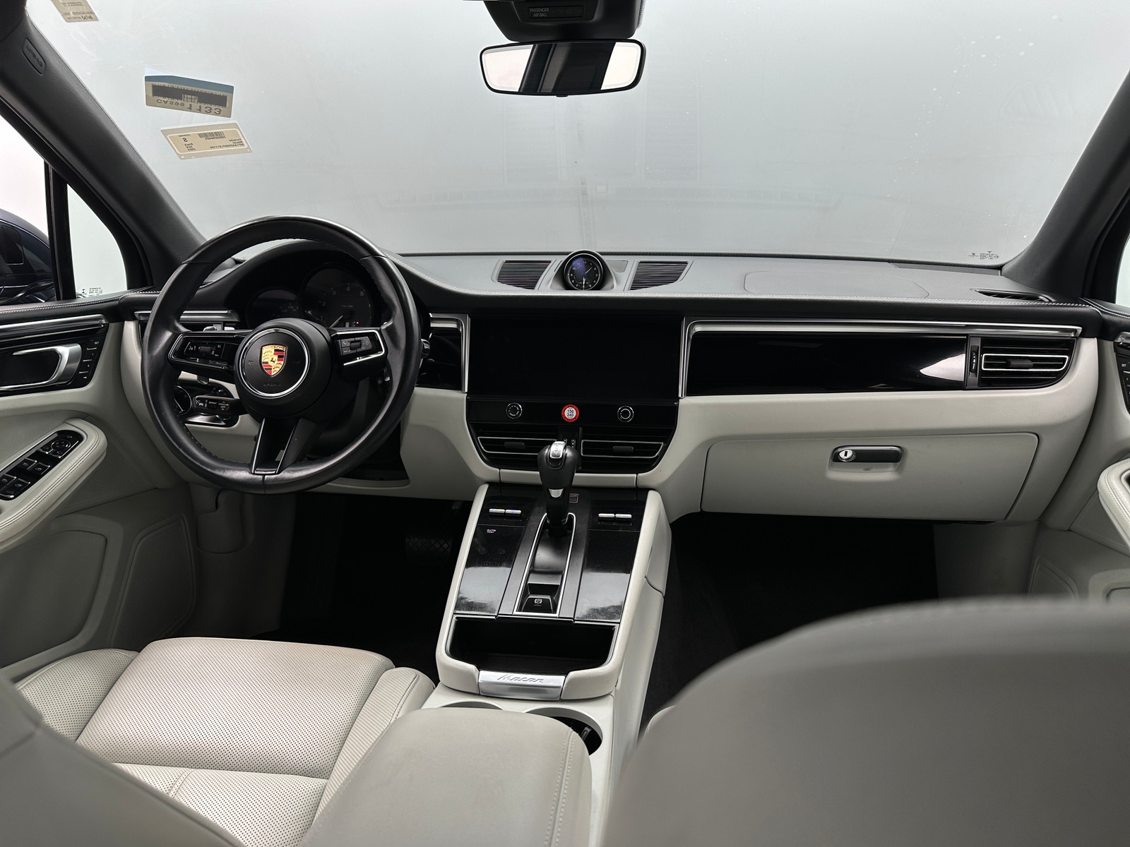 Thumbnail: 2023 Porsche Macan - 2