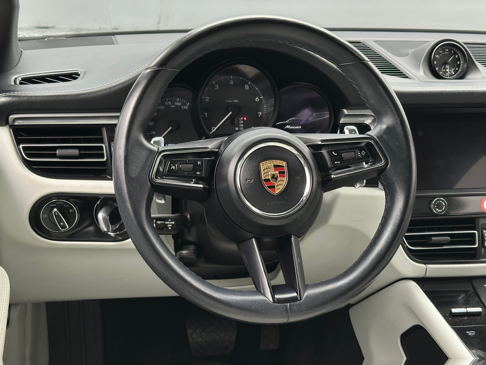 Thumbnail: 2023 Porsche Macan - 4