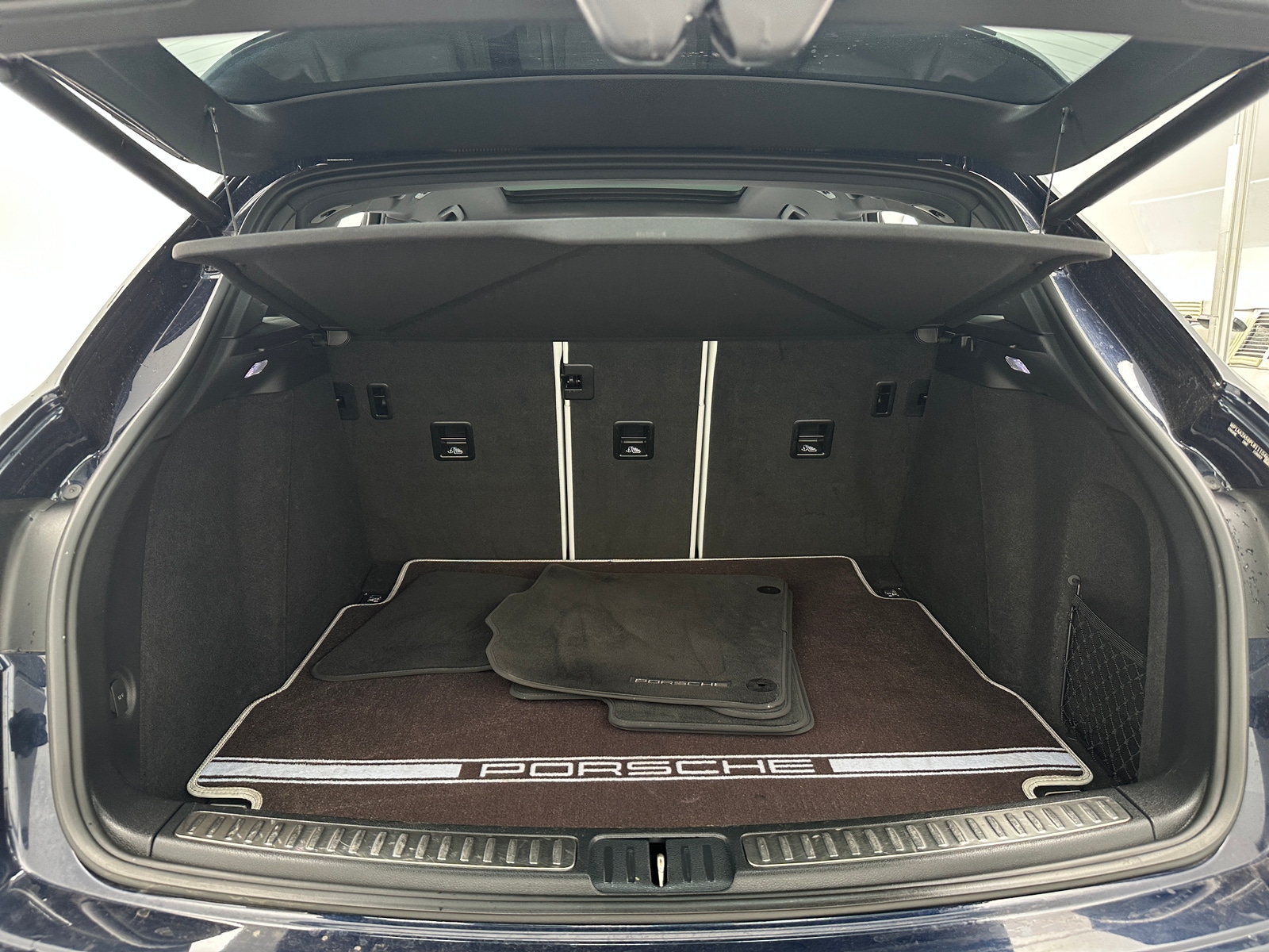 Thumbnail: 2023 Porsche Macan - 6