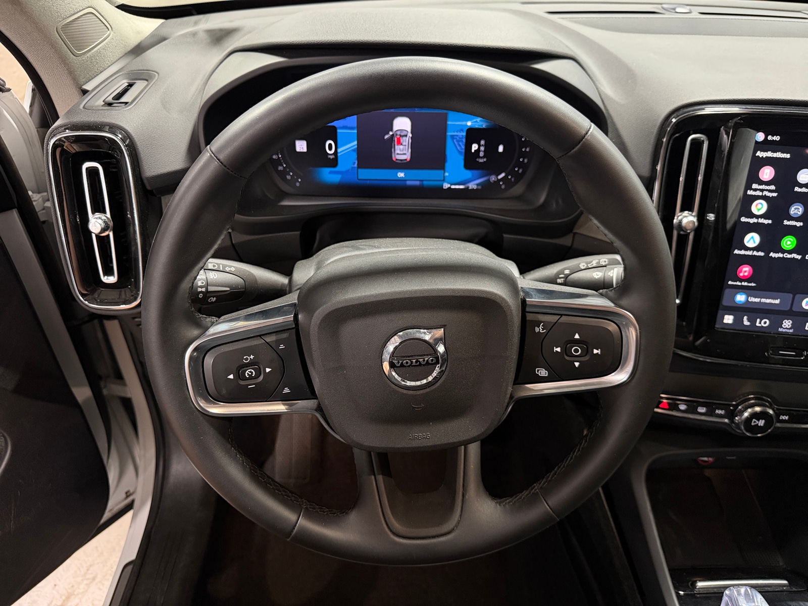 Thumbnail: 2025 Volvo XC40 - 4
