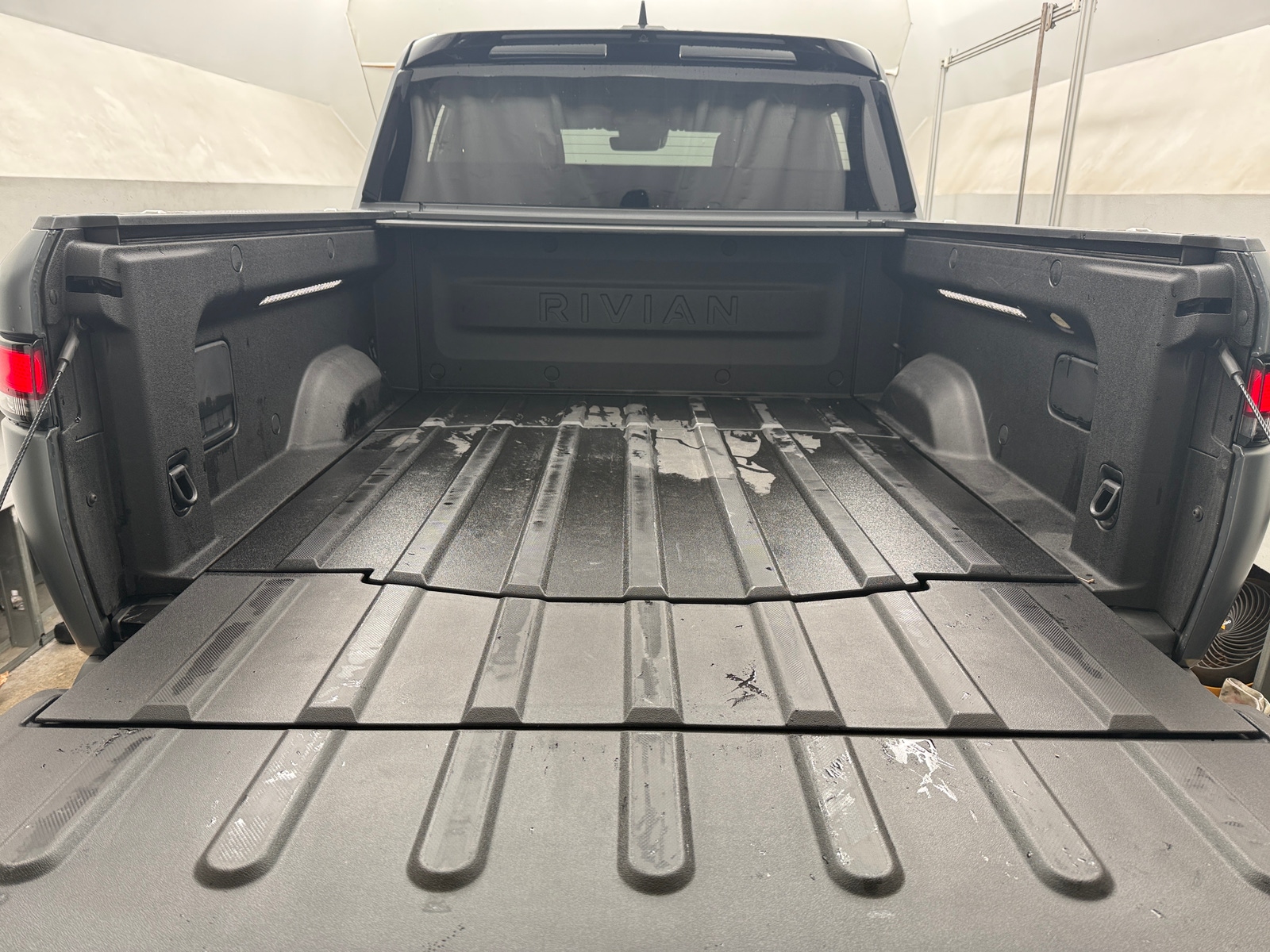 Thumbnail: 2024 Rivian R1T - 6