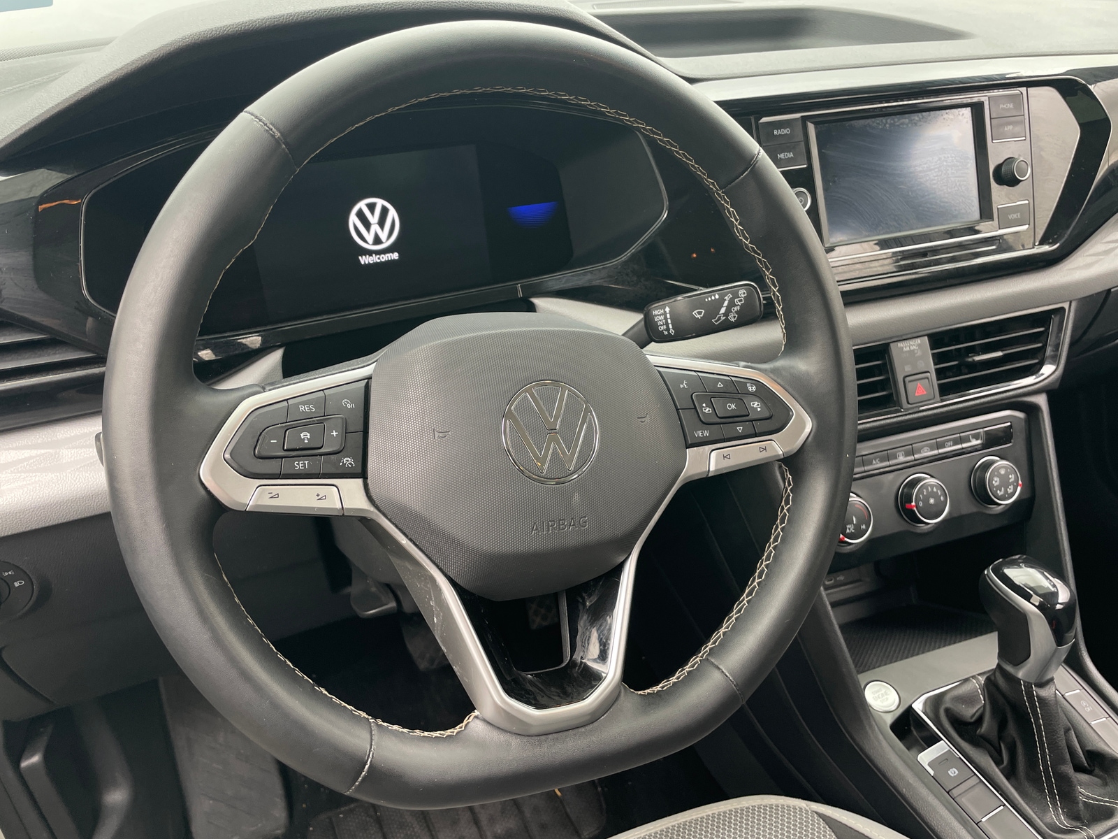 Thumbnail: 2022 Volkswagen Taos - 5