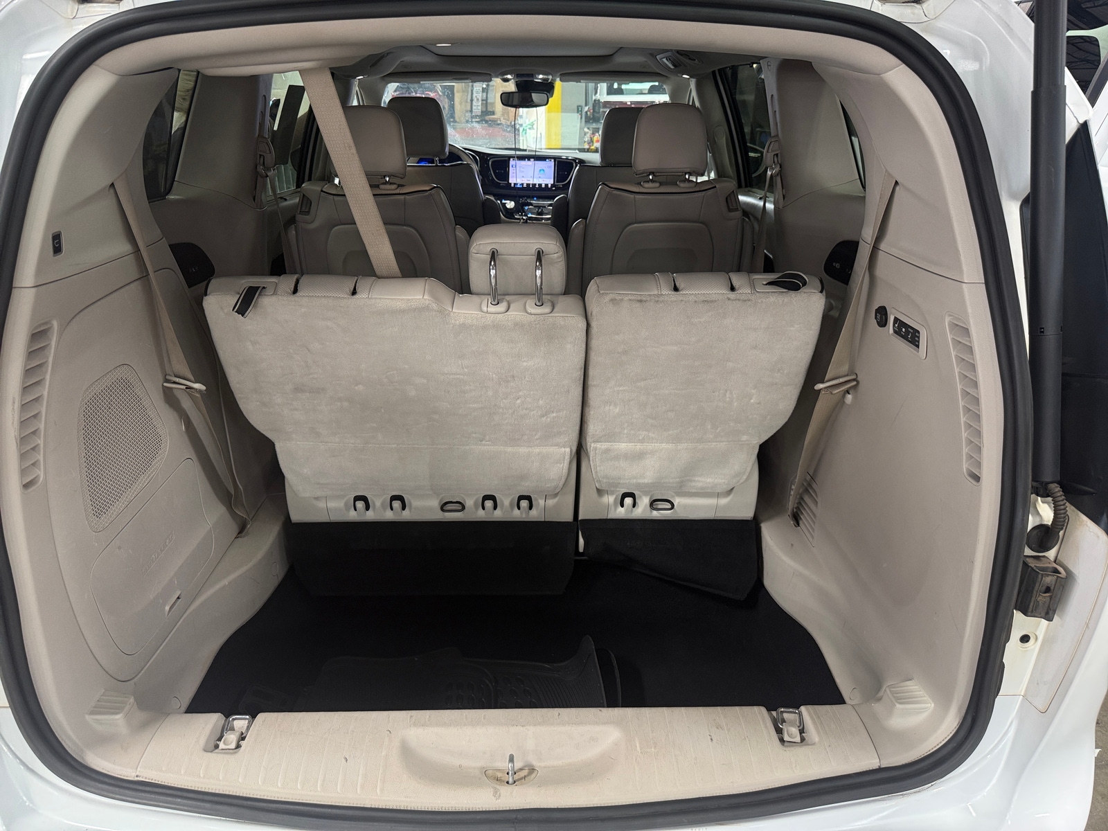 Thumbnail: 2021 Chrysler Pacifica - 6