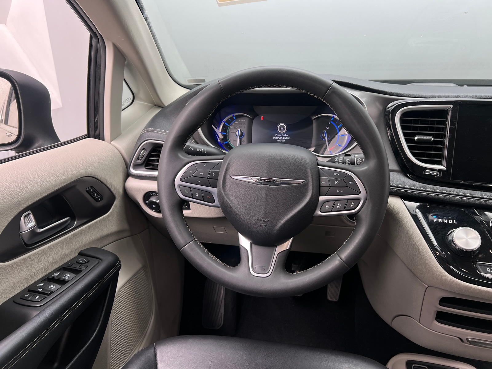 Thumbnail: 2023 Chrysler Pacifica - 4