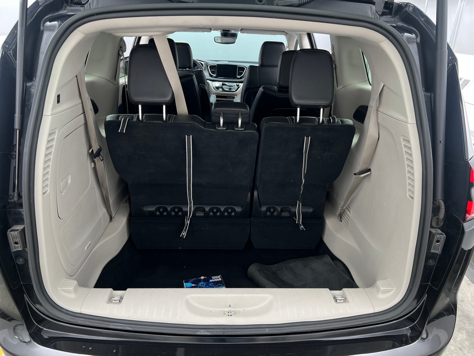 Thumbnail: 2023 Chrysler Pacifica - 6