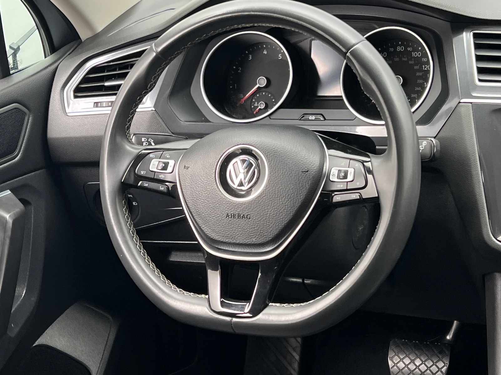 Thumbnail: 2021 Volkswagen Tiguan - 4