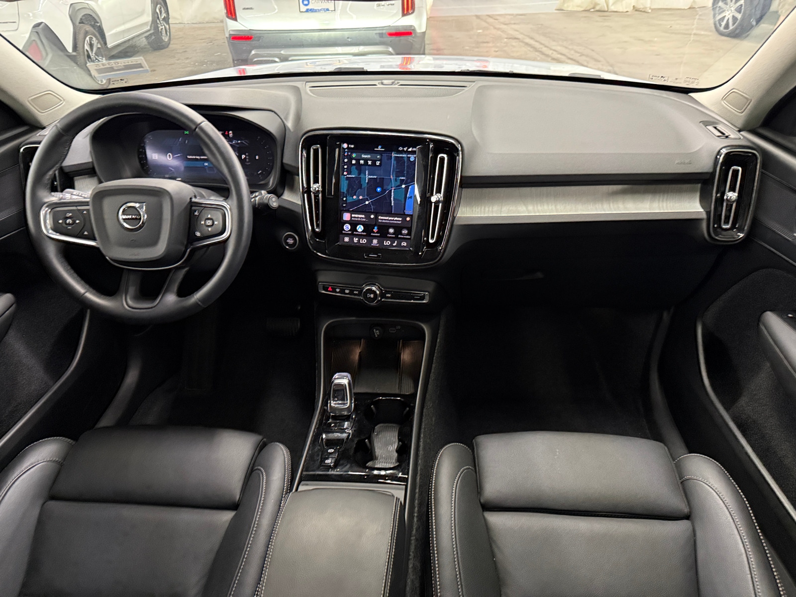 Thumbnail: 2026 Volvo XC40 - 2