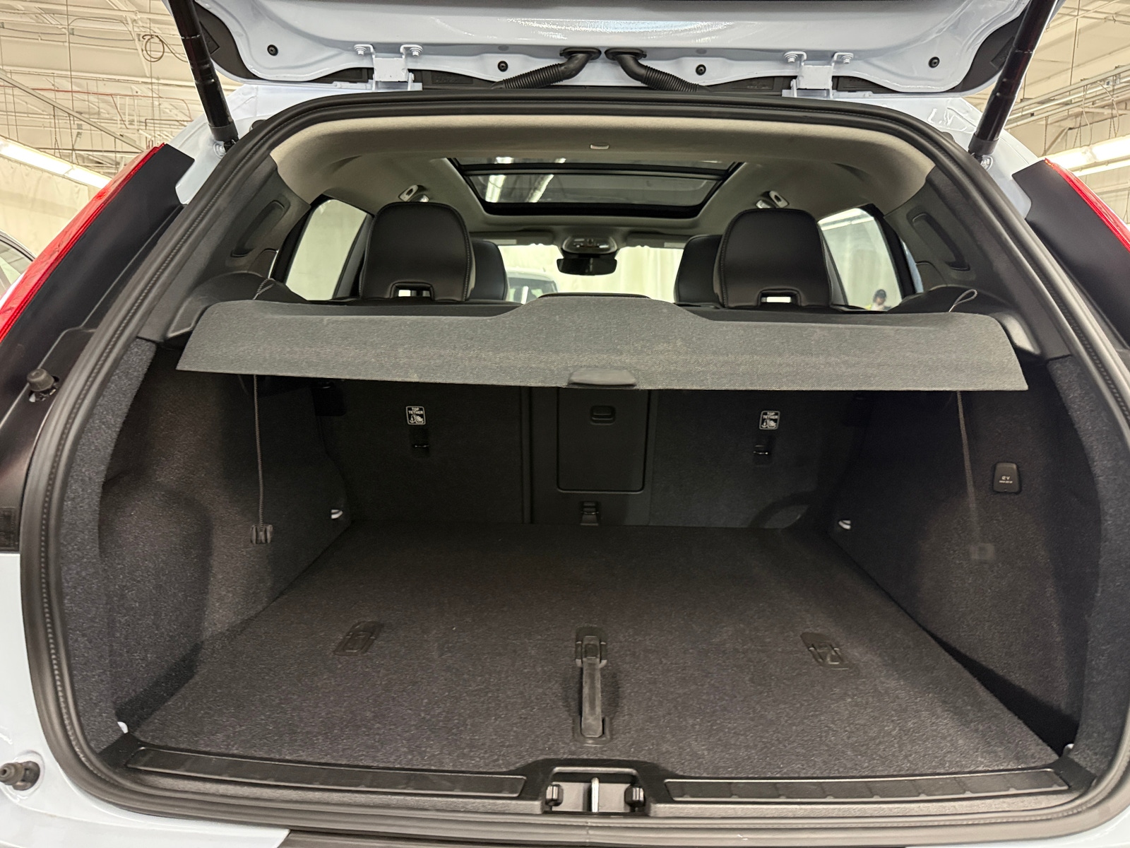 Thumbnail: 2026 Volvo XC40 - 6