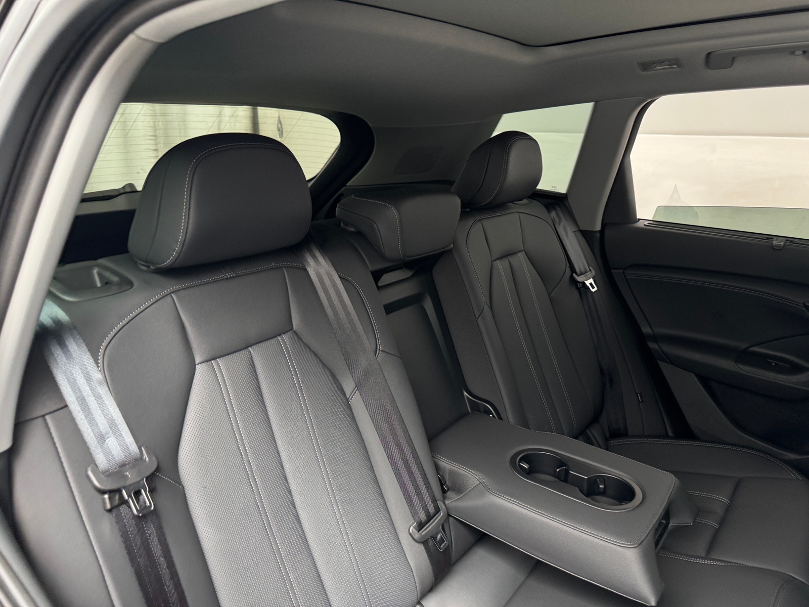 Thumbnail: 2025 Audi Q6 e-tron - 5